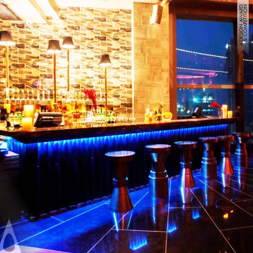 Behzad Kharas Luna Nudo