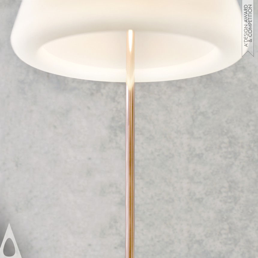 Brian Lee Interactive playful lamp