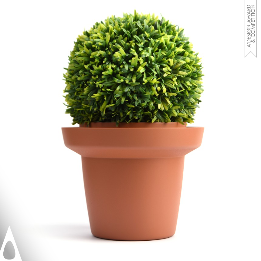 Bronze Winner. Side Watered by Zhang Jian