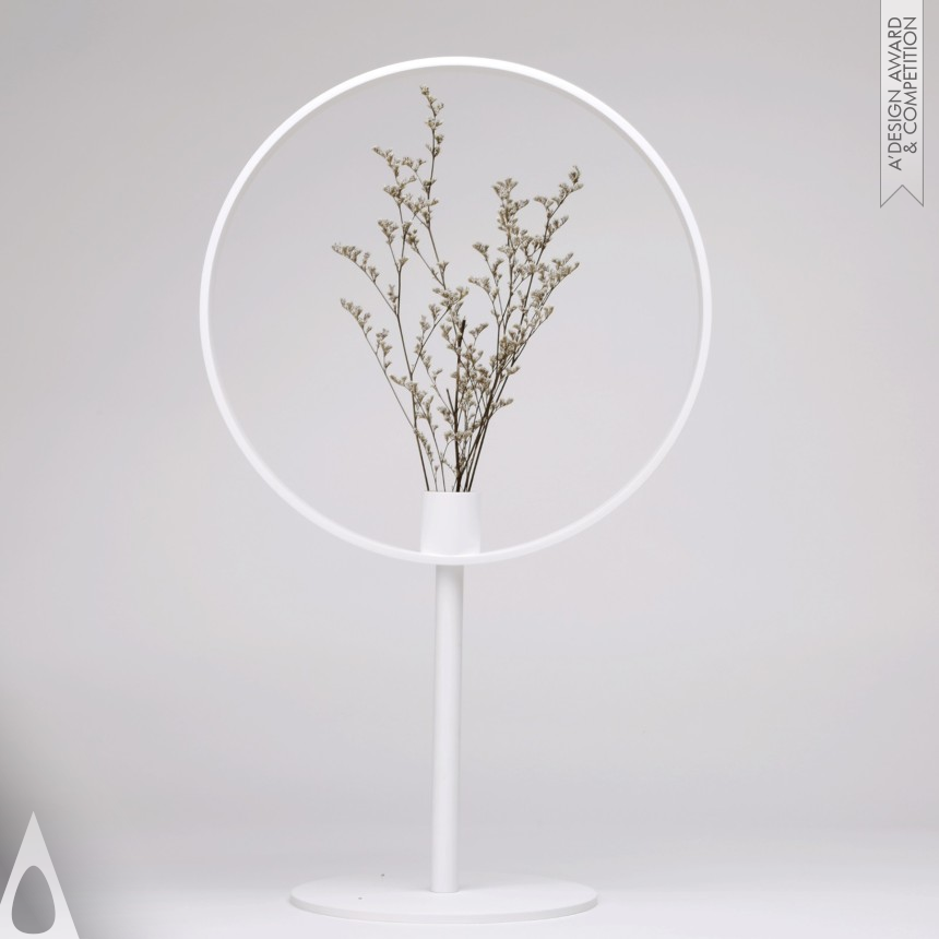 Zhe Feng Magnifying Vase