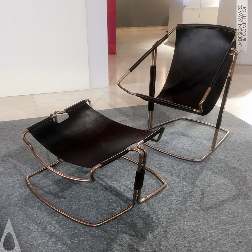 Wei Jingye, Zhu Zhenbang and Wang Da's Qiyi Leisure Chair Novel and Comfortable Chair