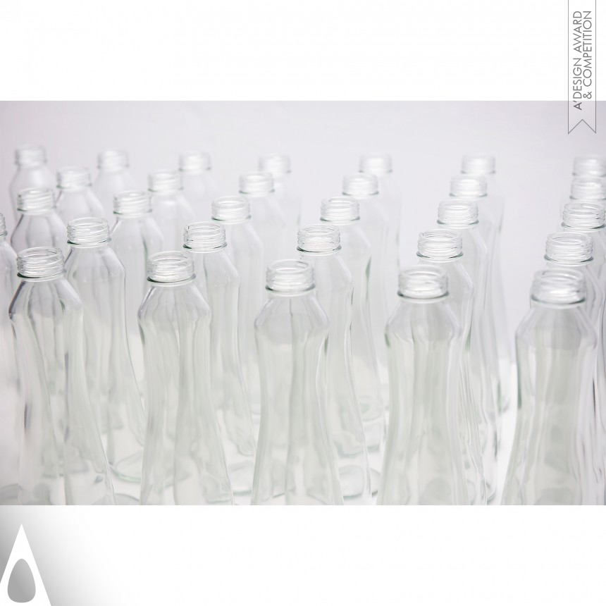Silver Packaging Design Award Winner 2020 Sparkeau Sparkling Water Bottle 