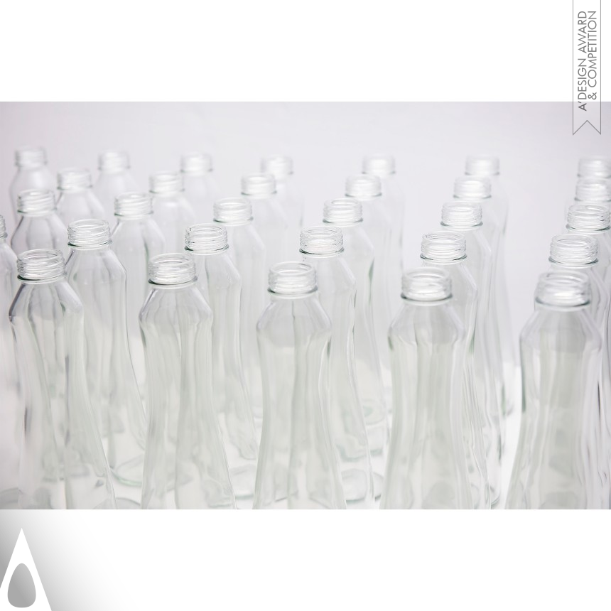 Silver Packaging Design Award Winner 2020 Sparkeau Sparkling Water Bottle 