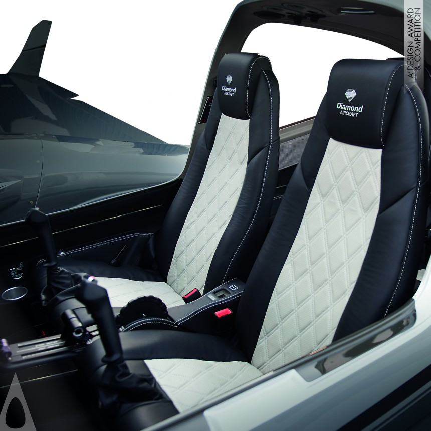 Golden Aerospace and Aircraft Design Award Winner 2020 DA42-VI Twin Engine Piston Aircraft Private and Training Aircraft 