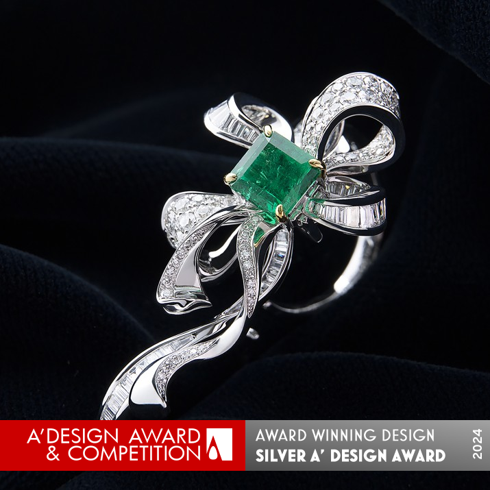 Emerald Ribbon Ring Multiwear Jewelry by Olivia Yao Silver Jewelry Design Award Winner 2024 