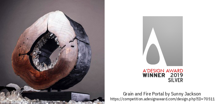 Grain and Fire Portal Skulptura S Kristalnom Svjetlošću
