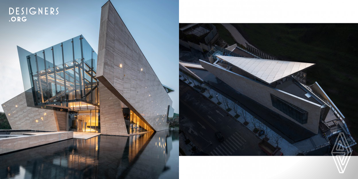 Function combines sales office and gallery, The Shard was design to interact with people in an more inclusive and open way.  The use of the unit components of the aluminum thousand paper crane on the facade emphasizes its artistry. The desire is to create events for Chongqing city by taking architecture as the carrier, so that to drive the public's sense of participation and interaction, and bring vitality to the community and society. 