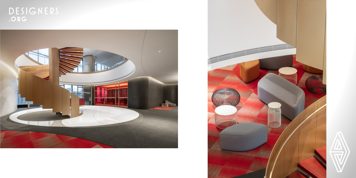 Business, finance and leisure and other functions are integrated into a place, the Chinlink International Center. The design is simplistic and significant yet playful. Dots, lines and planes compose the geometric figures and forms into varying beautiful patterns. The office area spans from 18F to 20F. The designers used different styles of carpets to highlight and distinguish functional areas and provided the possibility of adding more elements. The geometric blocks are used to divide the spatial layout and guide the paths, on the boardroom area from the 23F-25F.