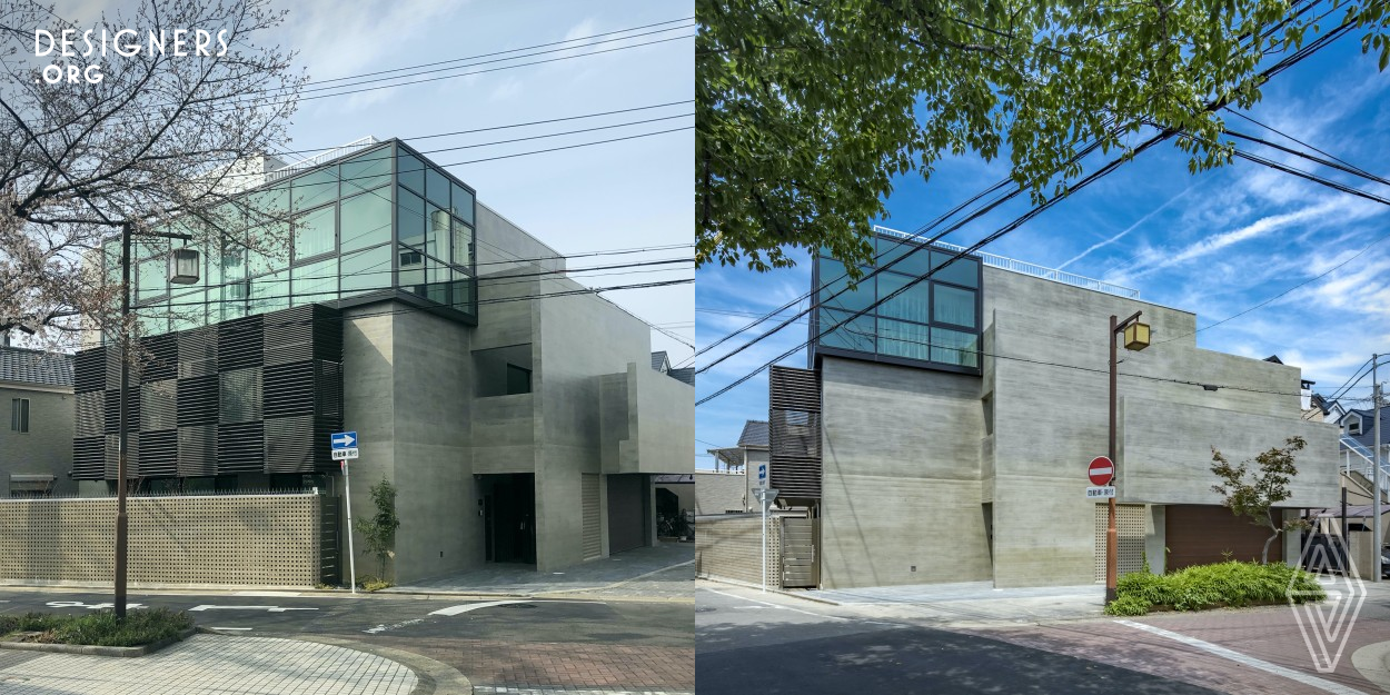 This house creates an architectural design by having skins with various functions on the base cube. The perforated block promotes ventilation while restricting the line of sight. The vertical and horizontal grids block the line of sight by manipulating the angle, but you can see the roadside trees from inside. The glass windows on the curtain wall reflect the line of sight and strong sunlight during the day, but at night the indoor lights leak out to the city and contribute to the cityscape. From the window, residents can feel the changing seasons such as fresh greenery and cherry blossoms.