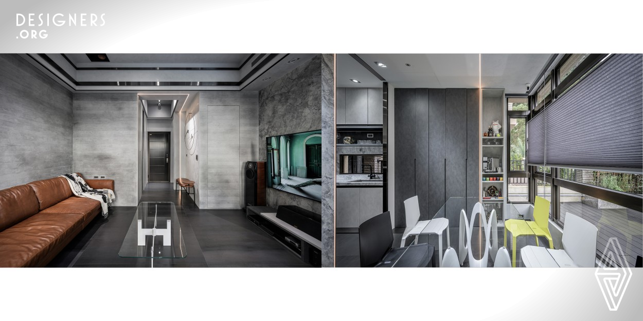 Grey and black are chosen as the main colour tone of the space instead of wood colour. The ceiling is decorated with platinum plates; walls are painted with Italian artistic coating which allows the painter to do intricate patterns and bumpy texture. The highly aesthetic atmosphere is bloomed when the light shines on the walls.