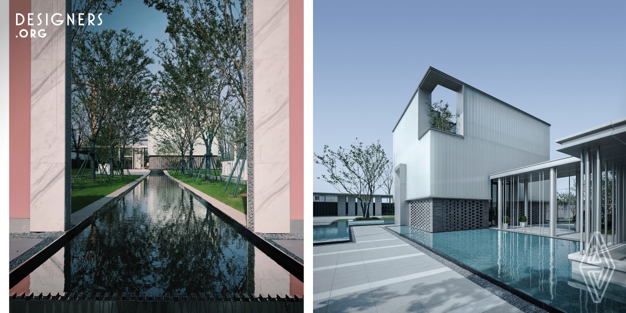 The owner hopes that the display center can convey the same allure as the classical traditional Chinese gardens of Suzhou. The overall design emphasizes the visitor's experience of the space on site, especially when it conveys the fluid circulation of different spaces as experienced in traditional classical gardens. The project consists of 3 separate functional buildings with an open area enclosed in the middle. And different kinds of "transitional spaces" connect them all to form a modern courtyard which will become a spot where residents in the future can stay, socialize and communicate.