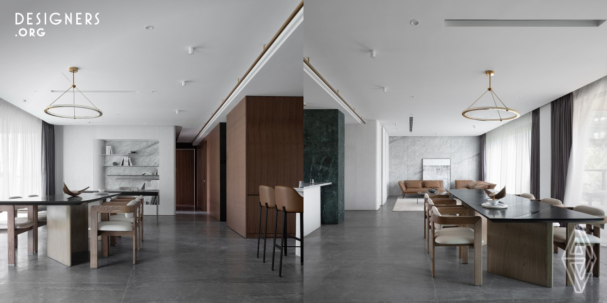 In order to rebuild the depth and elegance of the alleys and houses of Shili Yangchang, the designer of Waterfrom design chose serpentine, marble, walnut, brass and other contemporary materials to connect with the past, using a familiar and enchanting atmosphere from 1950s and 1960 as a visual overture.  In this rhythmic layout, we hope to use some history from the bustling Shanghai to commemorate the exquisite classics that are compatible with its generation and regional art.