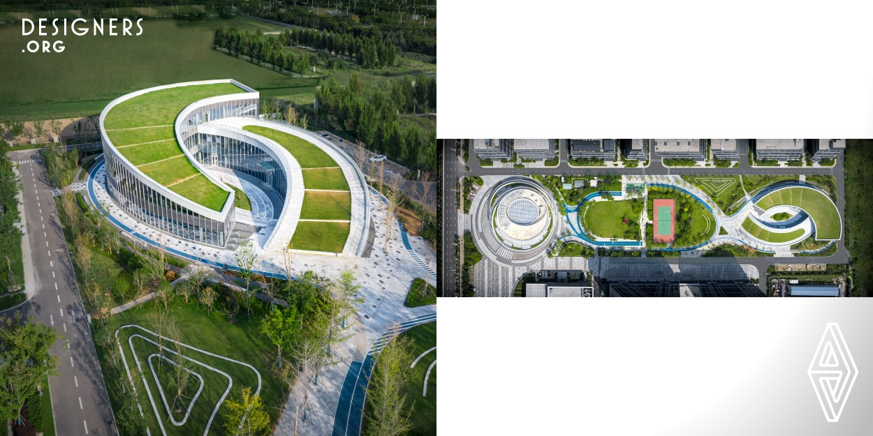 Zhengzhou Linkong biomedical park is divided into the South and the north according to its functions. The designer uses the East-West life axis in the middle to realize the North-South dialogue through the free walking curve, making the park a unified whole. It has built a new modular production center and a pilot production center in the north of the park. The core of the space uses the double helix structure to derive the vertical space combined with the central landscape. It pays homage to the most important source code of modern biomedical industry gene DNA.