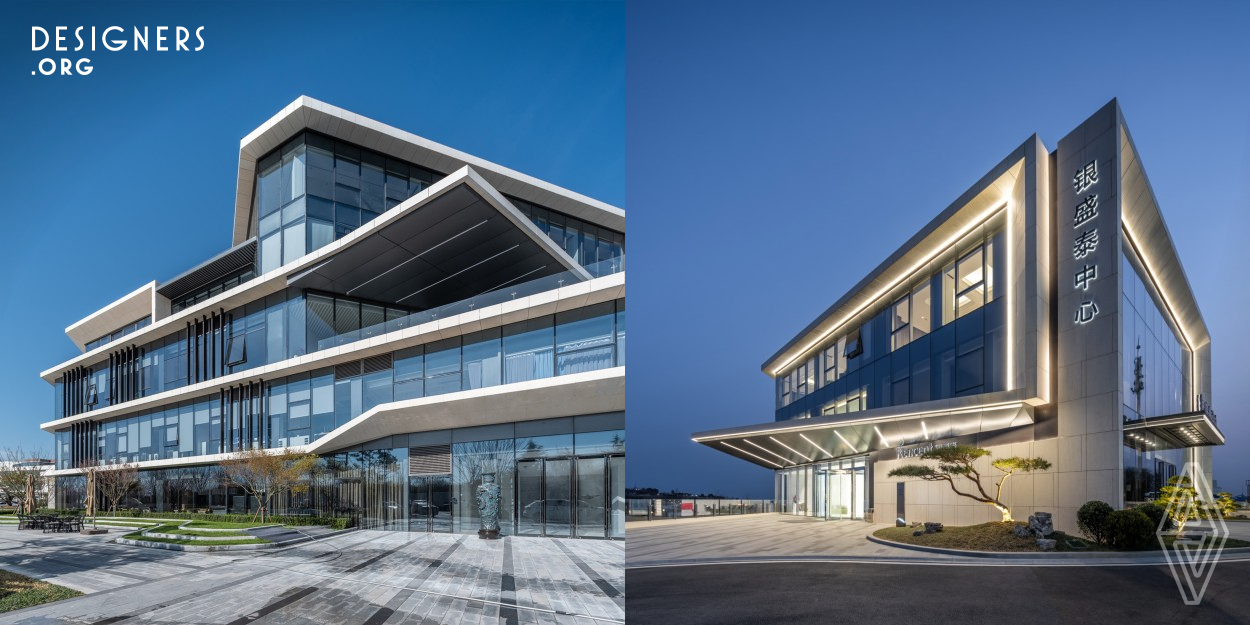 Facing the sea, the building extends horizontally with the shoreline, echoing the topography and the surrounding buildings. The original building has a part of terrace on the sea side, so the design extends the greenery on the ground in layers towards the roof to integrate the building into the surrounding environment. Facing the city, the view frame approach continues to be used in the facade. Distinguished from the coastal facade, the view frame here to showcase itself to the city . 