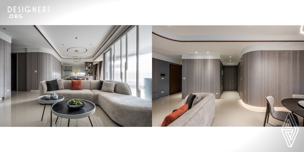 In the design of the secondary bedroom, the designer used light gray color to pave the whole space, utilizing a lower color tone to create a sense of soft color space envelope. The color brought out the relaxing feeling of the resting space while delivering different expressions of the façade through lighting angle arrangements. The designer took advantage of the angle from bottom to top to digest the abrupted building beams on the ceiling and outline the exciting picture layers.