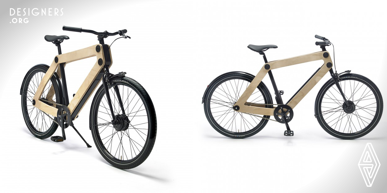 The wood used for the Okovanlig, meaning "environmentally friendly", is PEFC certified plywood, harvested in an environmentally friendly way and manufactured in Germany. This e-bike has specially designed aluminum parts that turn two plywood panels and two wheels on the Okovanlig. The easy to remove Protanium lithium battery sits in the plywood sandwich construction. The Okovanlig e-bike complies with EN and ISO standards. The Protanium electric components have already been tried and tested.