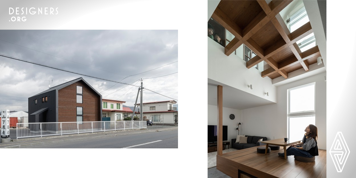 A house for a couple and their four children. There is a playroom in the center of the house, and four children's rooms are located facing each other. There are steps and windows between them. When the children open the window, the floor becomes a big desk where they study face to face. The four children's rooms become an integrated space and are connected to the first floor because the desks are made of glass. It is a space that connects the family at various distances.