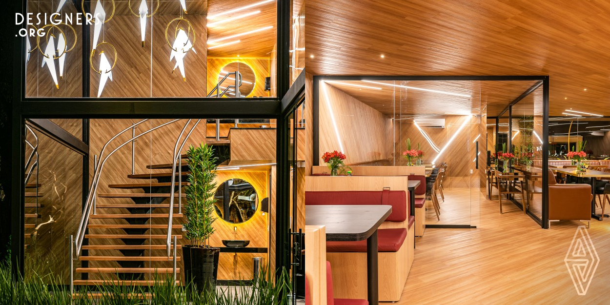 The Taikan restaurant proposes a practical, modern, and welcoming Japanese gastronomy experience, in 350 square meters with lighting and coating elements that refer to a cosmopolitan Japan. The interior design project was inspired by the architecture of Japanese wooden houses as well as some elements of Japanese pop culture. In this case, we use some unconventional materials, such as the same prefabricated coating on the floor, ceiling and walls, which ensured speed in the work, cost reduction and a strong visual impact.