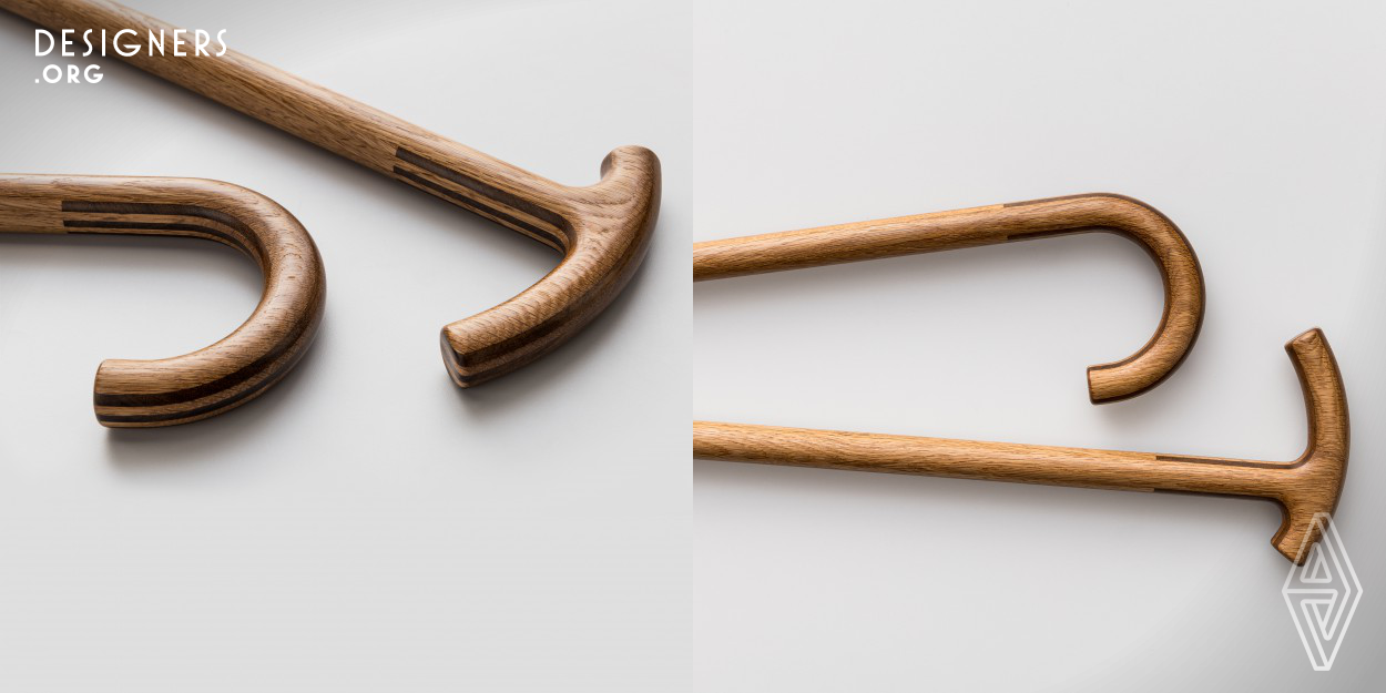 The walking sticks are made to perfection of best quality red or white oak. Handles can have a C shape or a T shape. Walking sticks for men have a diameter of 25 mm; walking sticks for women are a little slimmer: 22 mm of diameter. The oak is FSC certified. All the handles of the walking sticks are reinforced with jacaranda paulista (Machaerium villosum), a Brazilian native wood. The walking sticks are finished, basically, with tung oil. The replaceable tips are made of aluminum and laminated rubber.