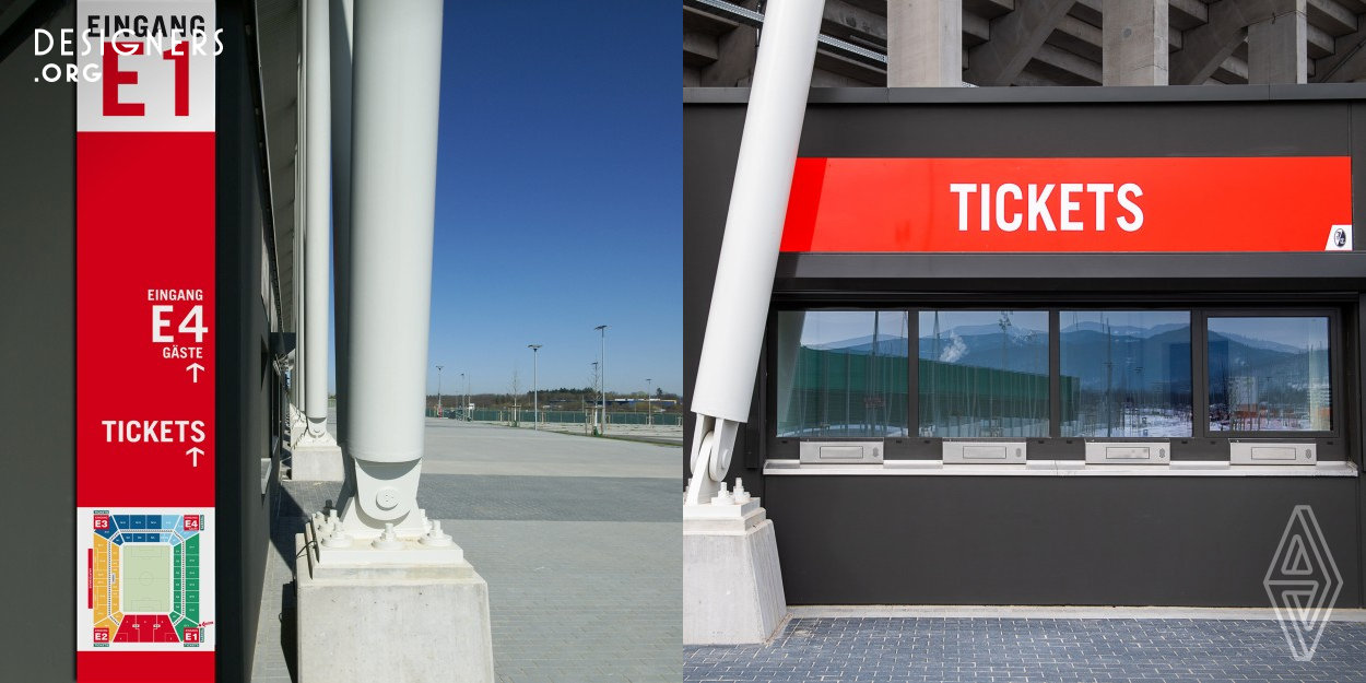 The goal was to create a system with its own identity and originality that goes beyond. The structure of the new stadium of SC Freiburg consists of an orthogonal basic form and an orthogonal roof. The guiding principle of the architectural design, to create an identity-forming structure, must be supported. The new wayfinding and orientation system therefore presents itself with a clear language of form. It welcomes and informs visitors and fans already in the outdoor area (parking, busstop, tram), leads them to the entrances and in the stadium via the promenade to the seats. 