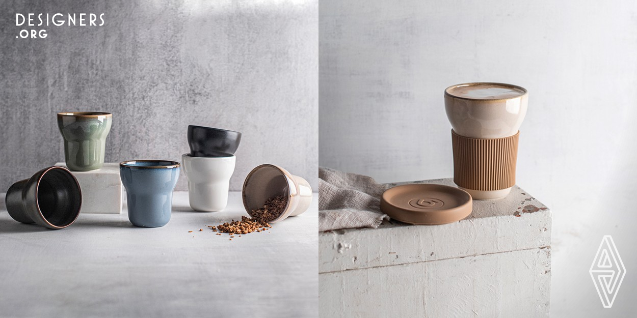 Based on the idea of "​porcelain on the go", the Softline Collection is a great option for those who like to get their coffee, tea, fruit salad or muesli out of the house. The porcelain and food-safe, sealed silicone lid is neutral in both taste and odour. Thanks to the silicone sleeve, the glass does not burn the hands and can be grasped comfortably. All parts of the cups with different color options are individually recyclable and aim to provide an environmentally friendly, reusable alternative to disposable cups.