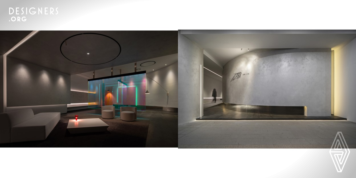 The designer focuses on the nature of light in the design of the exhibition hall. The types, appearance patterns, color brightness and dynamic changes of light are discussed and considered in the case. The diversity that can be created by the indoor light environment, and the integration of light and space are also taken into account in the sales space, which makes it different from the traditional. The interior of the exhibition hall is in line with the lighting setting. 