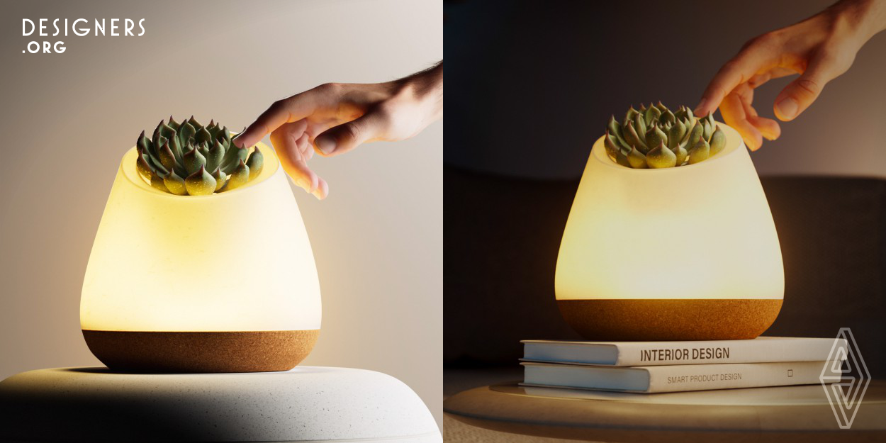 Bioo, the biological switch. A lamp that is activated by touching a plant resting on the backlit pot created from sustainable materials such as ceramic and cork. This is Bioo lux, the jewel that gave the opportunity to create visual art and high-impact creativity to match the innovation and technology of this new launch. From the beginning, the objective was clear, to generate a spectacular, elegant and aesthetic video.