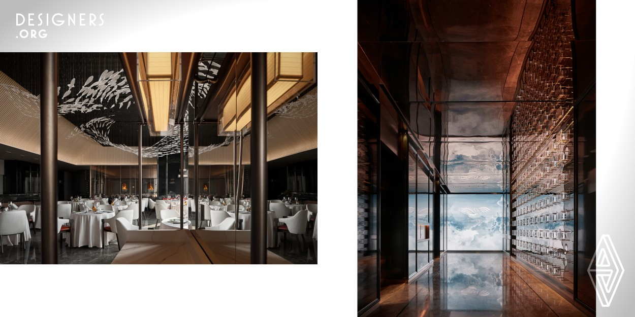 The designer has many years of experience in hotel catering design, combining the design and operation ideas of modern catering with the catering culture and local customs of Beijing and Sichuan, and integrating and restructuring them through space arrangement. Polished marble floor tiles and mirror ceilings complement each other, and the ancient wine displayed on the wall is also integrated with the Sichuan embroidery decoration. The light polished by modern methods is reflected on the retro fabric, as if adding the soul of traditional culture to the trendy temperament.