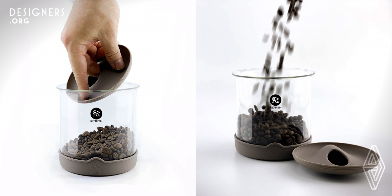 Air Kiss is designed to keep coffee beans fresh for longer. Its curved lid goes into the canister to touch the beans, squeezing out excess air and reducing the contact with oxygen, preserving the taste and aroma of the coffee beans. The lid also features a convex dome that can be easily lifted with a finger tip in one second. Air Kiss also caters to personal preferences by allowing users to insert the coffee label, or write user's secret score on the soft-touch base which can be easily erased with an eraser. No more waste to our environment.