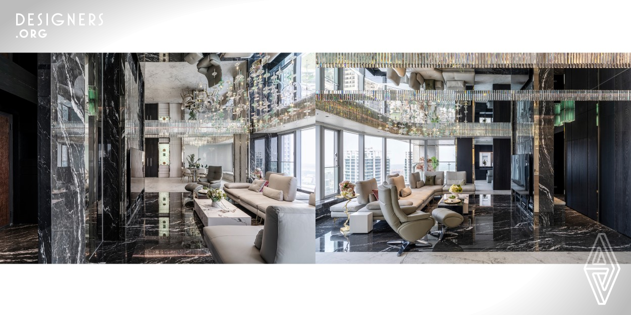 In this design, inspired by Baccarat crystal, the use of crystal building materials imbues artistic elegance throughout the space. Mirrored ceilings and full-spectrum lighting expand visual height, blurring the lines between virtual and real elements in the hall area. Despite challenges like lighting and HVAC ducts, the designer ingeniously integrates solutions, such as routing the air conditioning pipe along the space's edge, seamlessly merging it with the dining area's display cabinet. 