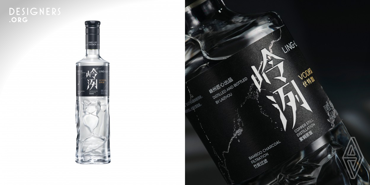 The ingenious packaging of this localised white spirit gives the drinkers a pleasant and relaxing drinking experience. The bottle is transparent and lightsome, showcasing the extreme purity of the liquor body. The natural Xiling Snow Mountains elements and modern workmanships perfectly blend the idea of natural purity and Eastern technical wisdom. The environmentally friendly label paper and renewable bottles not only ensure the eyeable aesthetic appeal but also rejuvenate environmental sustainability, expressing the sense of social responsibility.