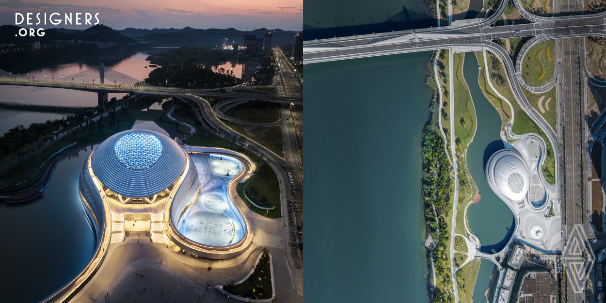 Located by the Jialing River, this gymnasium achieves harmony, openness and interaction with nature. The design is carried out from the three core concepts of earthscape, integration and openness. The overall project is conceived as an earthscape, just like a picture scroll in one stroke along the Jialing River. The city and nature are merged together, the architecture and landscape are integrated, a continuous spatial sequence is formed along the waterfront.