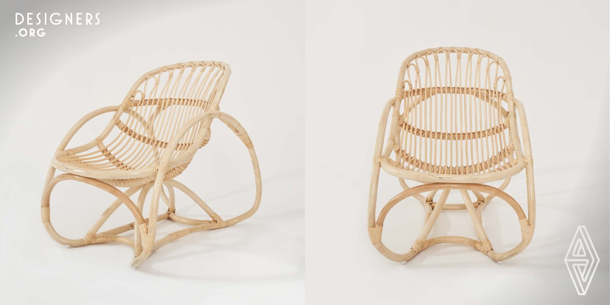 U-Comfort has an overall round and smooth shape with beautiful curves. The highlight of the styling of this rattan chair is the circular closed-ring structure on the side, which is strikingly symbolic and also serves as a support structure. This rattan chair is suitable for home, beach, resort and environment with leisure atmosphere. Sitting and resting on such a lounge chair will bring a touch of comfort and coolness to the user, especially in the hot summer days.