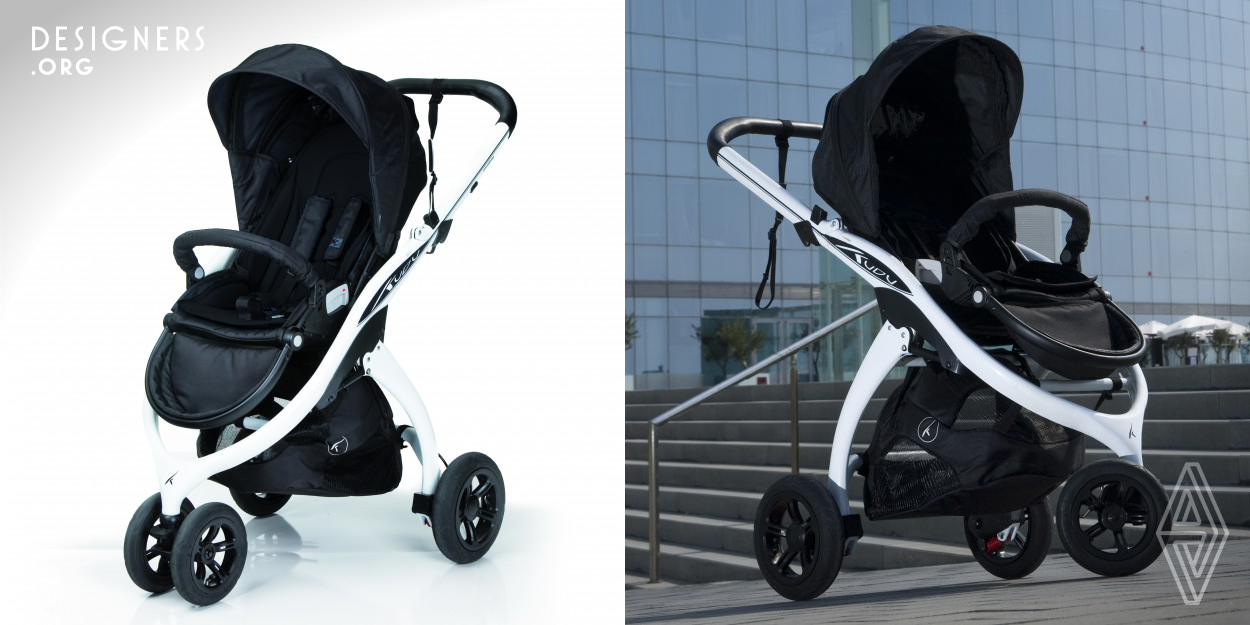 KUDU presents irregular shapes and geometry in structure made of high strength deep drawn plate aluminum. This technology is innovative as all the other products on market are manufactured using aluminum extrusion. The main advantage lies in the simple lines, different geometry and the number of sub-assemblies, parts and joints of the pushchair that are kept to a minimum. Therefore, Kudu is very easy to recycle as the chassis only has 3 parts: Handle, front and rear assembly.