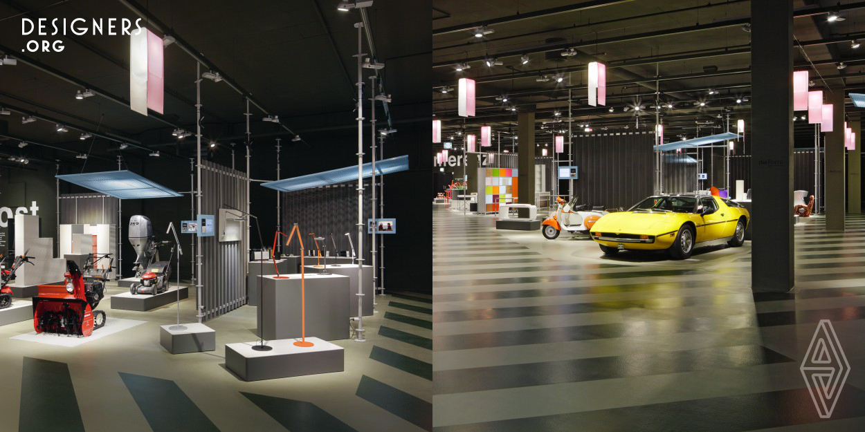It is both the design and the novel operational concept that make the "dieForm" exhibition so innovative. All of the products of the virtual showroom are physically on display. Visitors are distracted from the product neither by advertising nor sales staff. Additional information about each product can be found on multimedia displays or via QR code in the virtual showroom (app and website), where the products can also be ordered on the spot. The concept allows an exciting range of products to be showcased while emphasising the product rather than the brand.