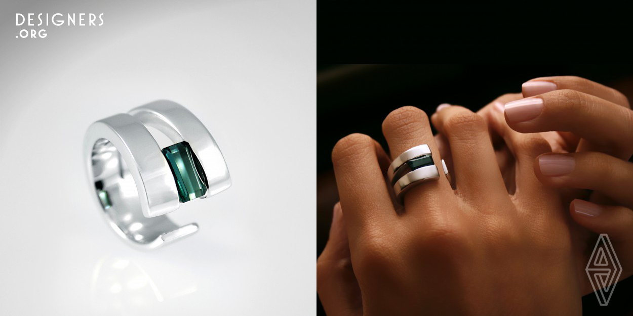 The main attribute of the Sibilo Ring is its simplicity. The neutral tone of the white gold serves as a clean surface to reflect the color of the gem, and its tension setting makes no other element able to draw attention from the tourmaline, one of the finest gemstones found in Brazil and the main element of this piece of jewelry. 