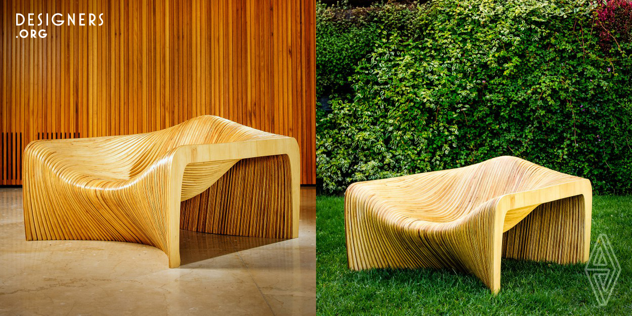 Designed after the organic profile of dunes surrounding Natal, the armchair is made of certified wood, finished with freijó, a typically Brazilian wood which also casts colour variances of regional sands. Aside from being light, this sculptural piece allies technology and art.
