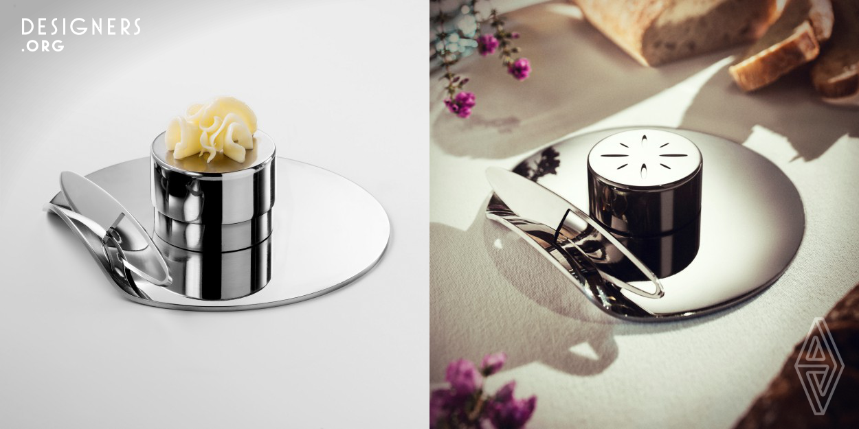 Iris is a butter dish that will initiate an elegant meal. It's a piece that presents butter in a surprising and sophisticated way. Start your meal differently...