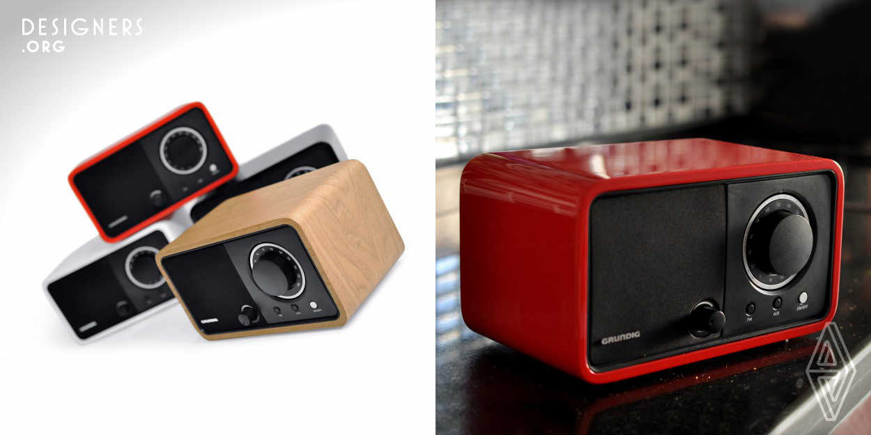 The TR1200 Wooden Radio combines retro design with modernism and offers a high degree of user-friendliness. The small volume control knob is situated in the left textile speaker area, while the radio frequency is selected on the right side by turning a large dial with the help of illuminated indicator.