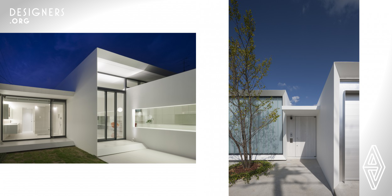 This home was designed for an art appreciator and amateur artist who wanted a “house like an art museum”. Planned with careful consideration for air circulation as well as for the harsh, snowy climate of the Japan Sea coast, the structure is composed of white boxes of varying scale that frame spaces like pictures. One of the main concepts is 'Seamless Spatial Composition'. You can circulate through the spaces in this home looking at the owner’s collection of artwork just as if you were passing through galleries in a museum.