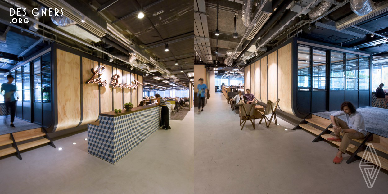 The innovative workplace design in Hong Kong features a sculptural meeting room that is inspired by local boat construction techniques built by timber and plywood. It is located at the heart of the reception and cafe area to encourage social exchanges. Employees can work in a variety of open spaces and acoustic booths lined with soft fabric. The retro and vintage furniture is a reference to the company heritage in Williamsburg Brooklyn. 