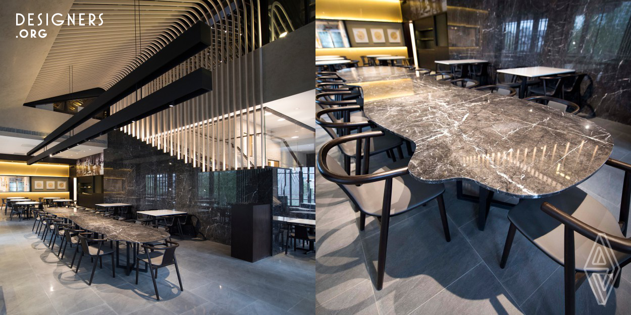 The restaurant design celebrates the reputation of the noodle brand and 70 years of wantun noodle history. The Hong Kong brand has created its flagship store located at Swire Properties’ Daci Temple Sino-Ocean Taikoo Li Chengdu China. The new space is an upgrade from a historical street food status to a contemporary international identity. The two storey space features a unique art installation inspired by noodles that wraps around the staircase to heightens the drama of the double height atrium, and a curvy sharing table in the centre inspired by the rocks in a Chinese garden. 