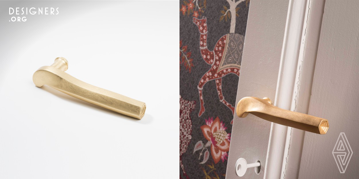 Prisma Oro is an original door handle, entirely handmade in Italy. This design is considered a "functional sculpture" as it combines sculptural and functional elements in one object. The door handle, with its material, shape and plasticity, becomes a signature item. The aim of Prisma Oro, made of alluminium and coated with gold leaf, is to introduce a new decorativism that is able to relate with architectural spaces and interior design. Prisma Oro becomes the theme and the unexpected form, as well as a perfectly functional door handle