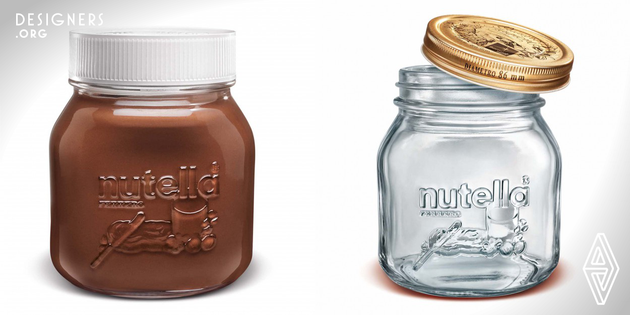 The embossed Nutella jar has been designed to be reused for food preservation once the cream has finished. A new format of the iconic shape of the Nutella jar suitable for food preservation, with significant benefits in terms of ecological sustainable life cycle. On the front, a raised glass imprint shows the logo with the company’s traditional image. The first ever Nutella jar designed and produced especially to be reused for food preservation.