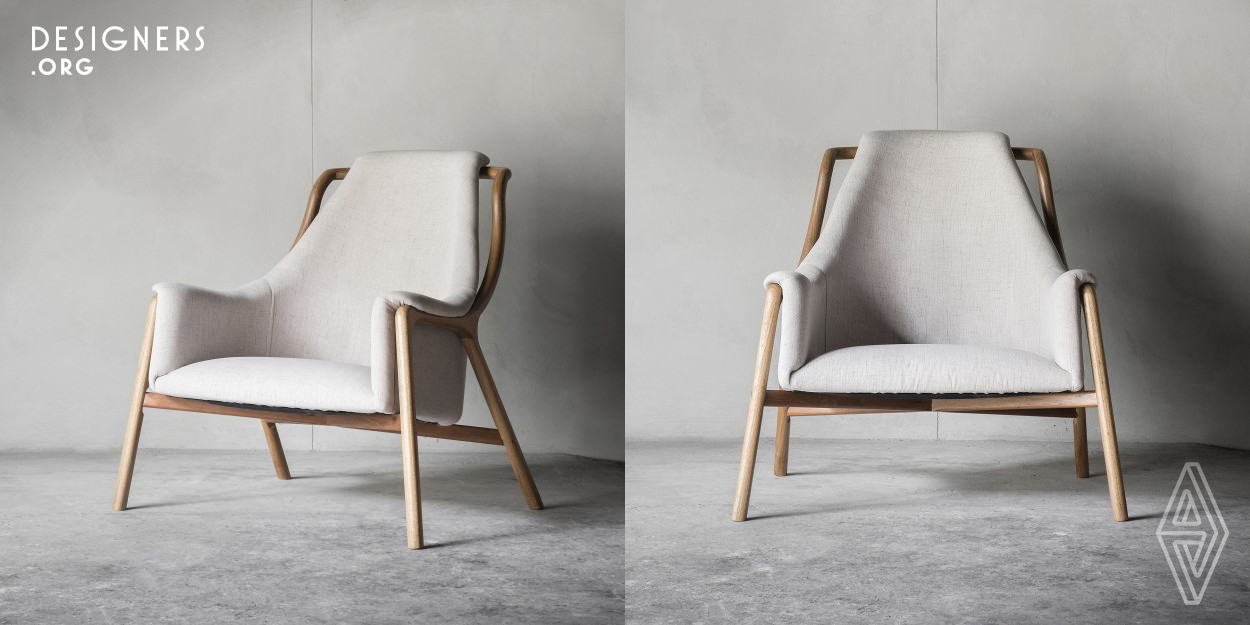 The design is an armchair e = with aesthetic of an external structure independent of the structure and the seat, makes a timeless connotation with the old armchairs of the 50s and 60s, but with a lighter appearance, which is the result of this structure of apparent wood and informal. The main material was Brazilian solid wood and natural linen.
the size of the arkchair also its an important point , because its big enought to work alone in the room . 