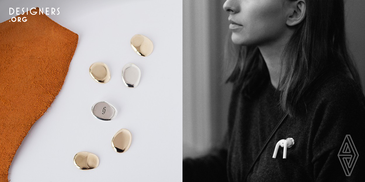 With Apple’s AirPods small size, they can be easy to lose track of. The Enn is our way to set those fears aside. Enn is a functional jewelry that seamlessly secures AirPods in place, within reach. It does this by using magnets inside the piece that attract onto the AirPods magnets; giving you quick and easy access to your music and privacy. 