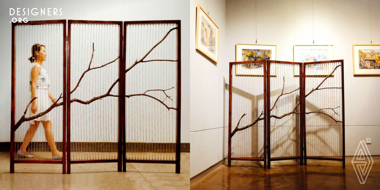 Woo Screen captures a piece of branch from a tree and explains its own beauty of growth in an elegant way.Attractive to eyes when it is open and draws attention as well when standing closed at a corner. It is three dimensional enjoyable compared with the traditional Chinese screen with pieces of painting. 