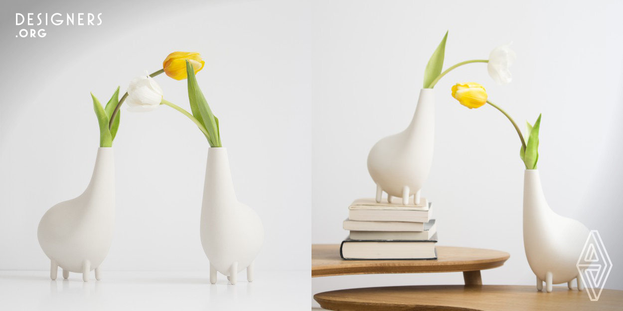 Bo is a porcelain vase shaped like a headless animal. This design is meant to be completed by the flowers which become the head of the creature and define its final character. Bo is crafted in Spain by local artisans. Its exterior surface is sanded by hand giving the vase a matte finish and a uniform look. 