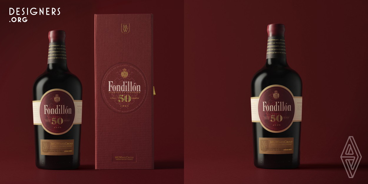 Fondillón is a vintage wine whose first references go back to several centuries in which kings and intellectuals remembered its aroma and properties. The MG Wines family composed of different vintages, is not only growing, but also becoming more mature. Its family history, which started in 1996, is preserved in a traditional but updated design with a masculine appearance and proud demeanour. The special shape of its label, which wraps around the bottle, is a tribute to the history of a centenary wine praised by kings and historians alike.
