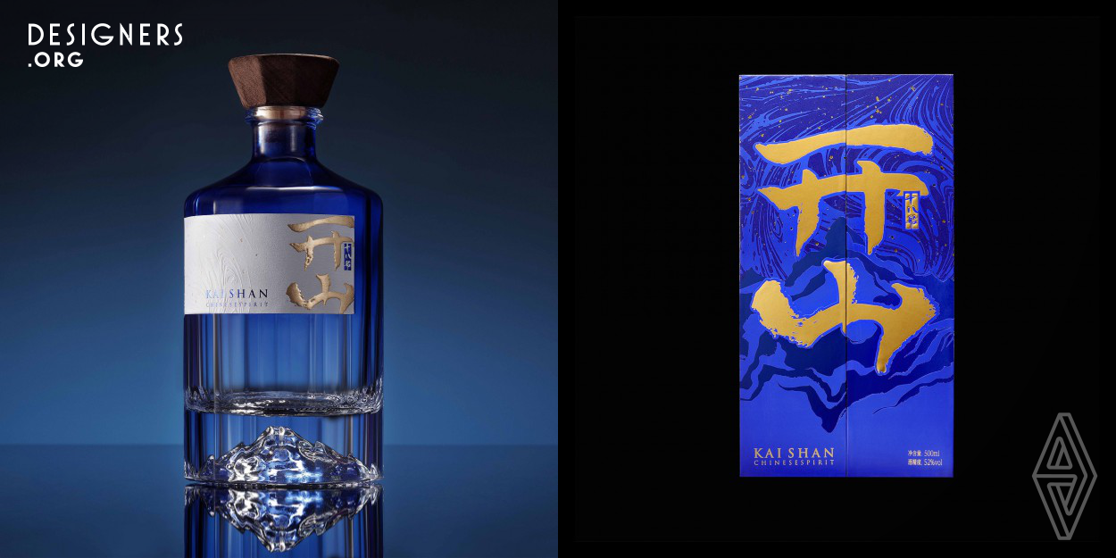 KAISHAN 18 chinese spirit, allows the customer to drink a dream with the blue and tranquil mountain scene. The blue gradient on the shoulder would reflexing blue aura on the Crystal Mountain - Dragon Mountain of China, Tianshan. Together with the Lucid pattern on the box abstracted from Dunhuang cave painting, the wood Chinese traditional stopper as a contrast, the design shows an heavenly peace of Chinese Aesthetic. 